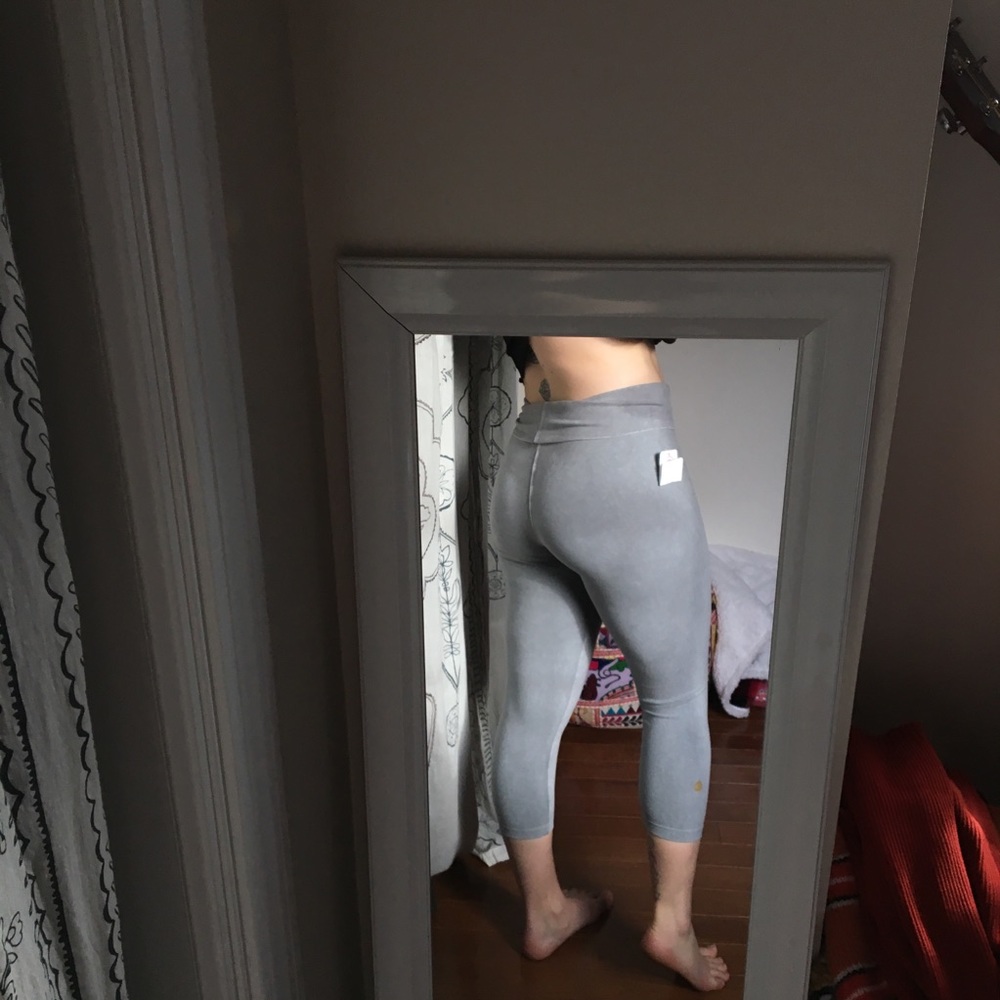 Lily Lotus Crop Leggings